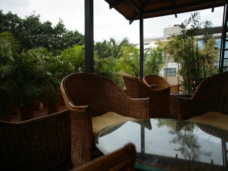 Justa Off Mg Road Hotel Bangalore Exterior foto
